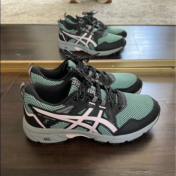 Gel-Venture 8 Running Shoe - Picture 2 of 3